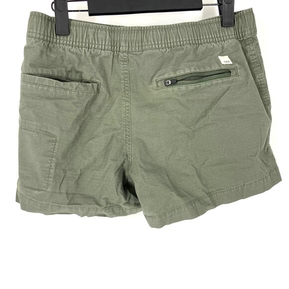 Vuori Women's Ripstop Shorts in Green - Picture 3 of 4